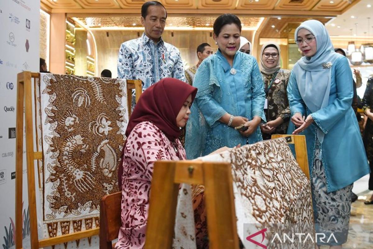 Jokowi bantah bicara politik dengan Sandiaga Uno, hanya bahas pariwisata