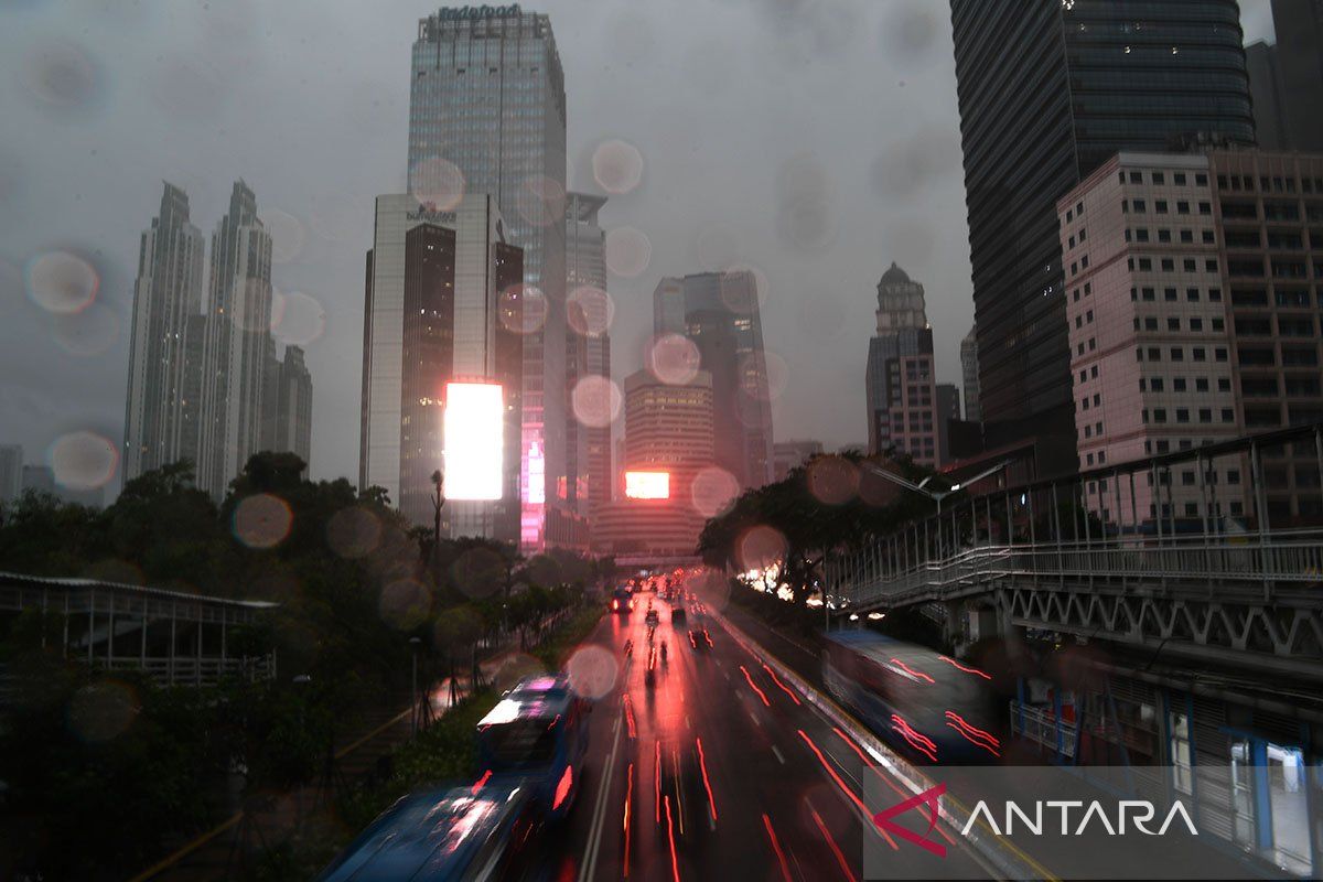 Sebagian besar wilayah di Jakarta diprakirakan hujan pada Selasa malam
