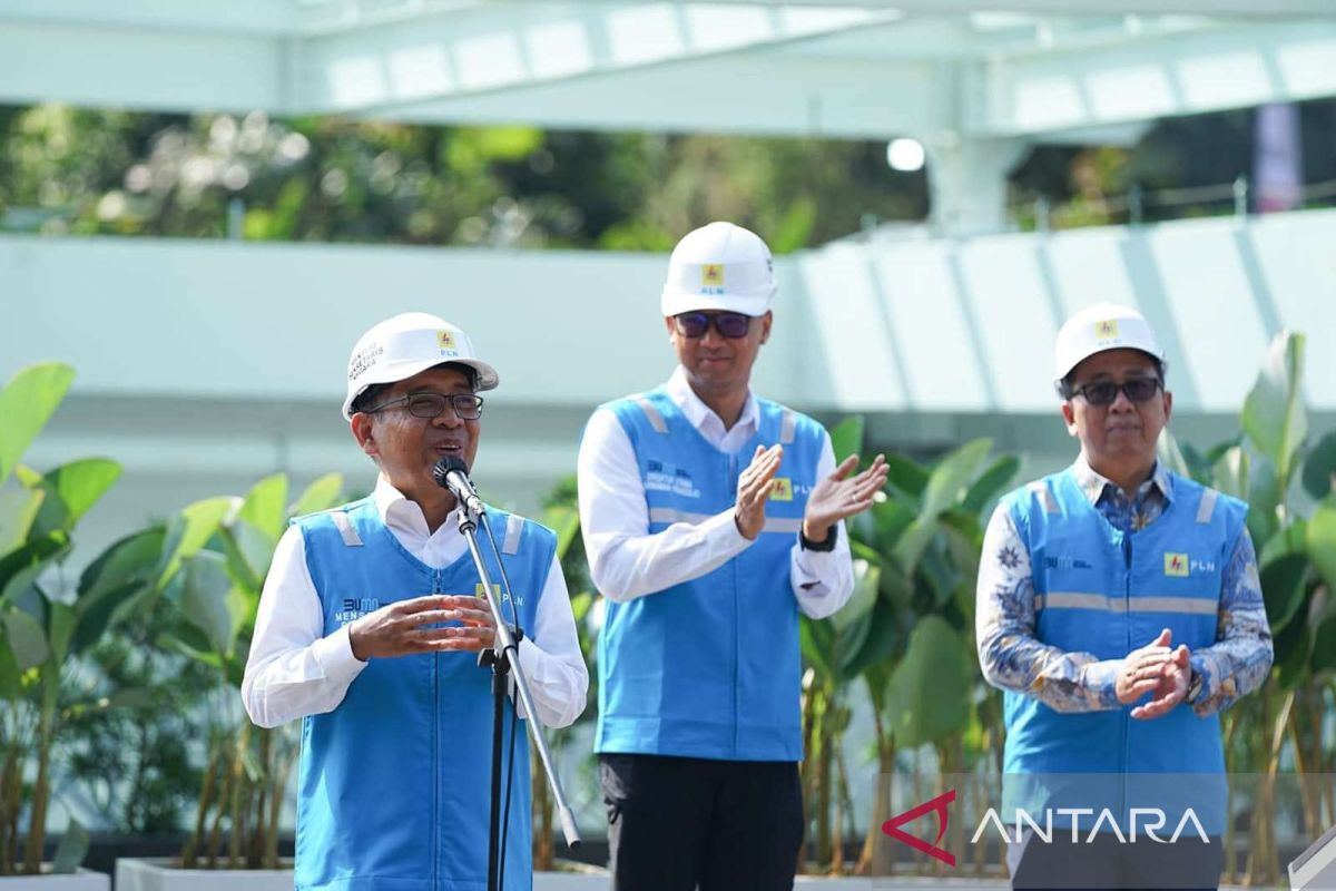 Mensesneg resmikan revitalisasi kelistrikan PLN di Istana Kepresidenan