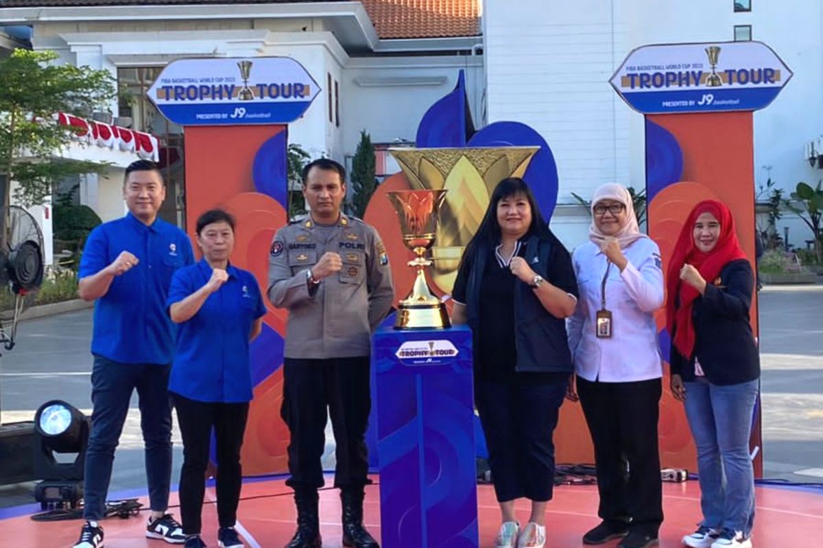 Trofi FIBA World Cup 2023 singgah di Kota Pahlawan Surabaya