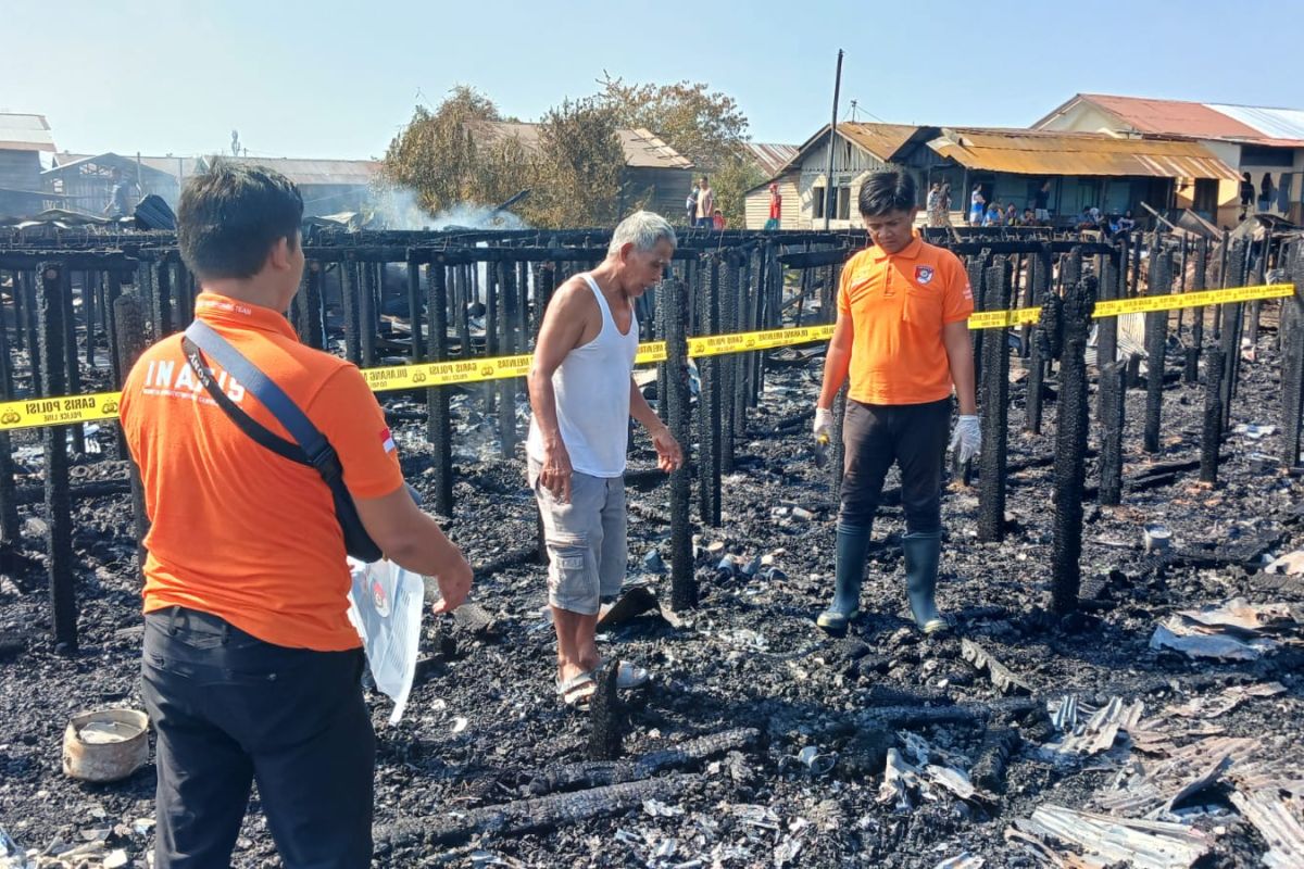 Penyebab kebakaran puluhan rumah di Kompleks Flamboyan Bawah terus diselidiki