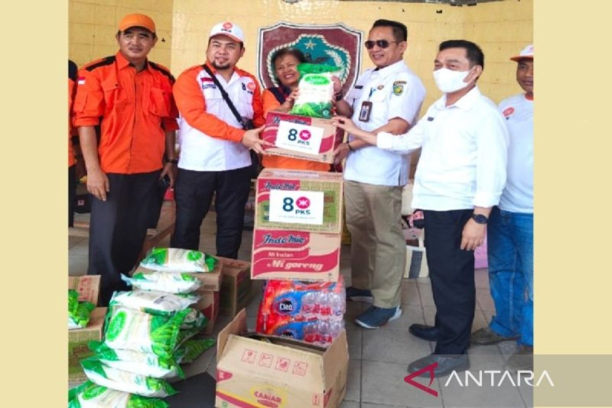 Relawan PKS salurkan bantuan untuk korban kebakaran di Palangka Raya