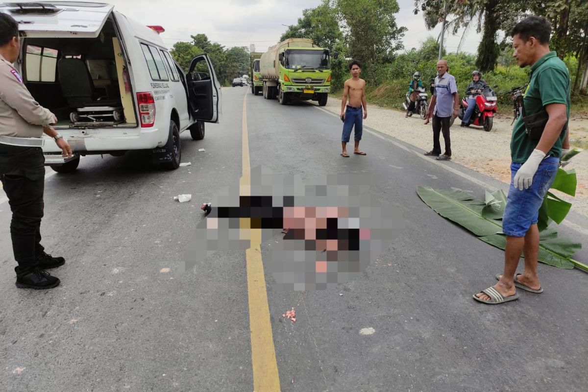 Jatuh saat mendahului, pemuda Pekanbaru tewas dilindas truk