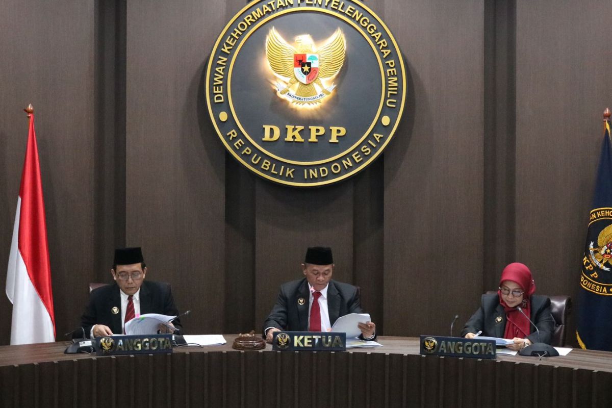 DKPP berhentikan sementara tiga Panwascam Bengkulu Tengah