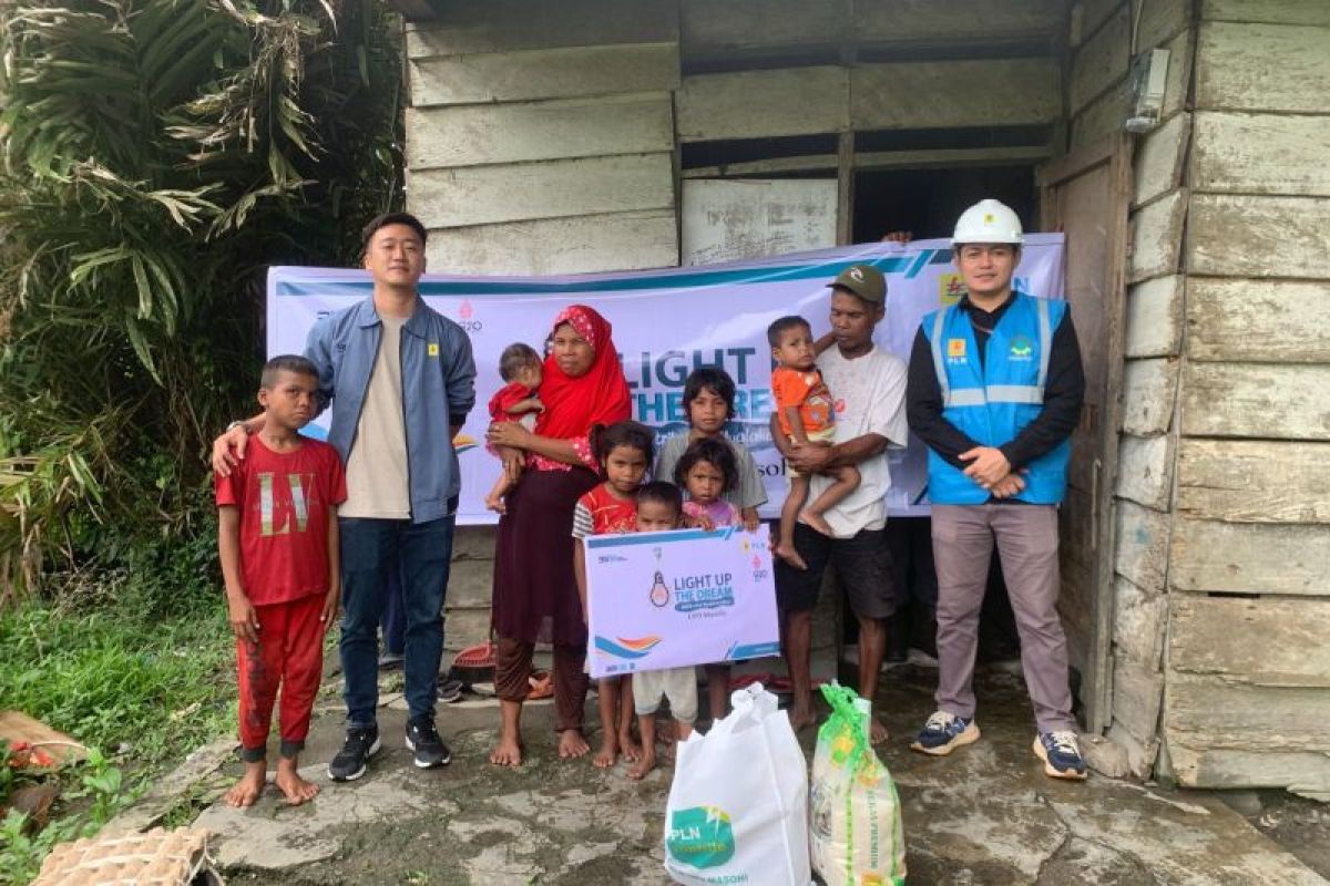 Warga Masohi Maluku Tengah nikmati listrik gratis program PLN