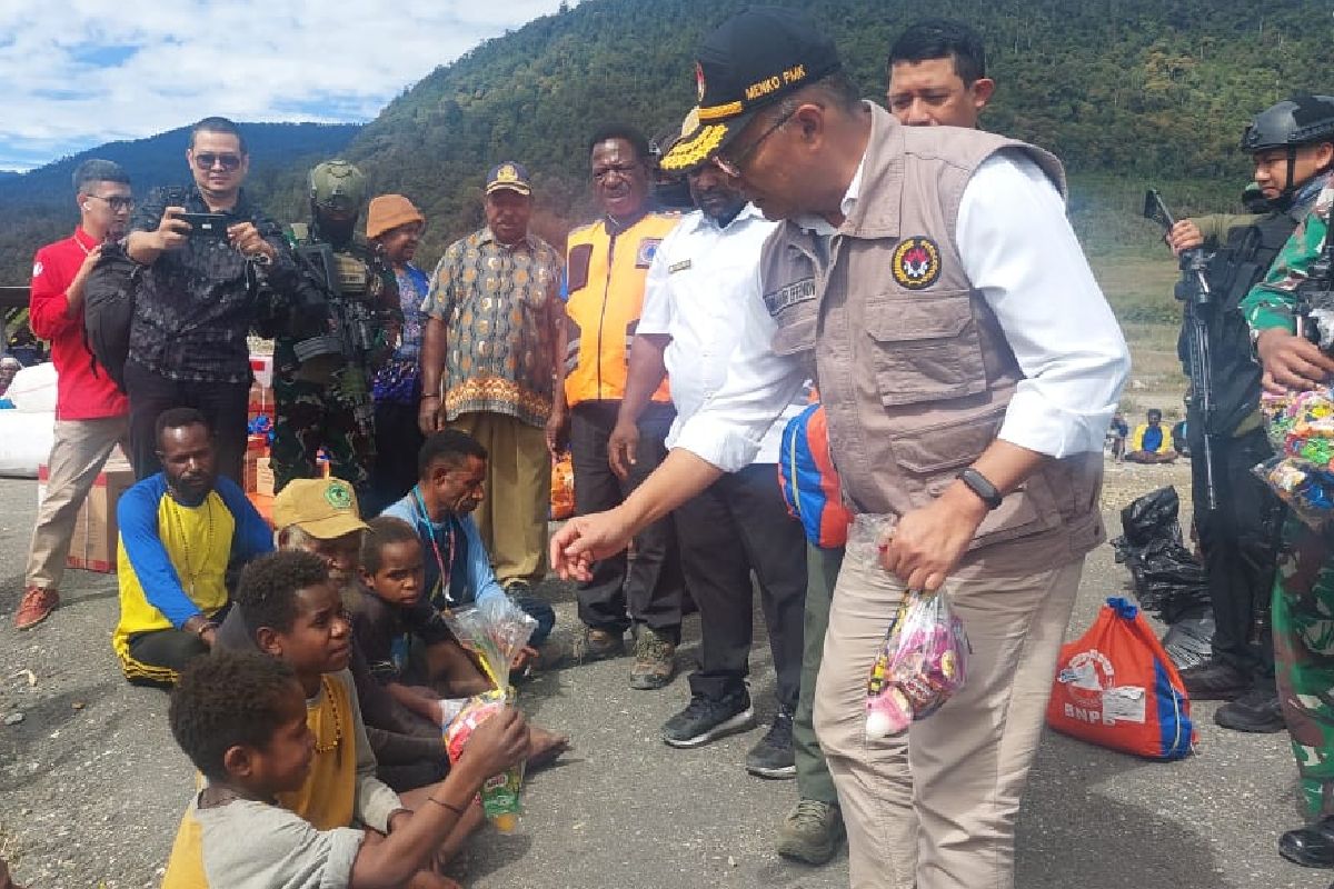 Menko PMK dan Kepala BNPB lakukan kunjungan kerja ke Sinak Papua Tengah