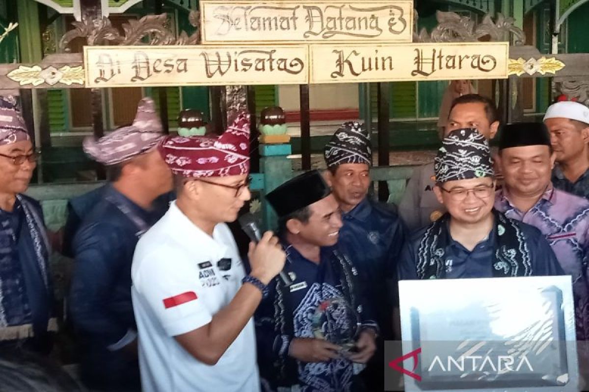Menparekraf mengunjungi desa wisata Kuin Utara Banjarmasin Kalsel