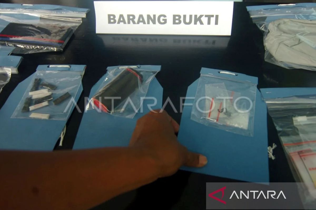 Two South Sulawesi legislators caught with drugs, held