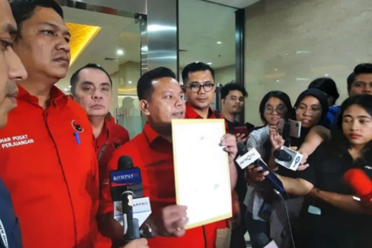 Tim Hukum PDIP laporkan Rocky Gerung ke Bareskrim