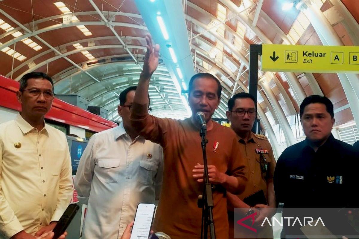 Jokowi: Pemerintah akan koreksi jika ada kekurangan di LRT