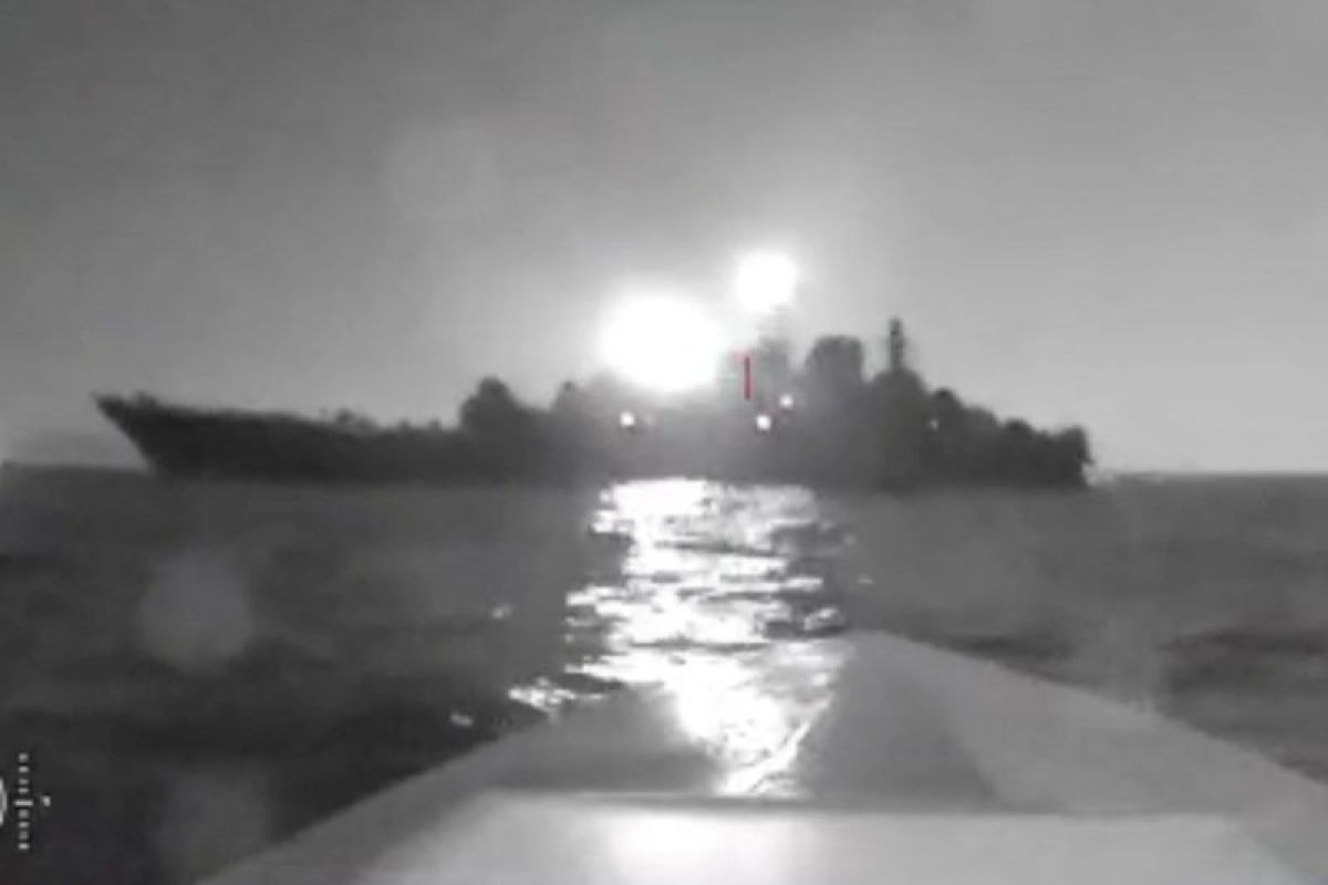 Kapal perang Rusia rusak dihantam drone laut Ukraina