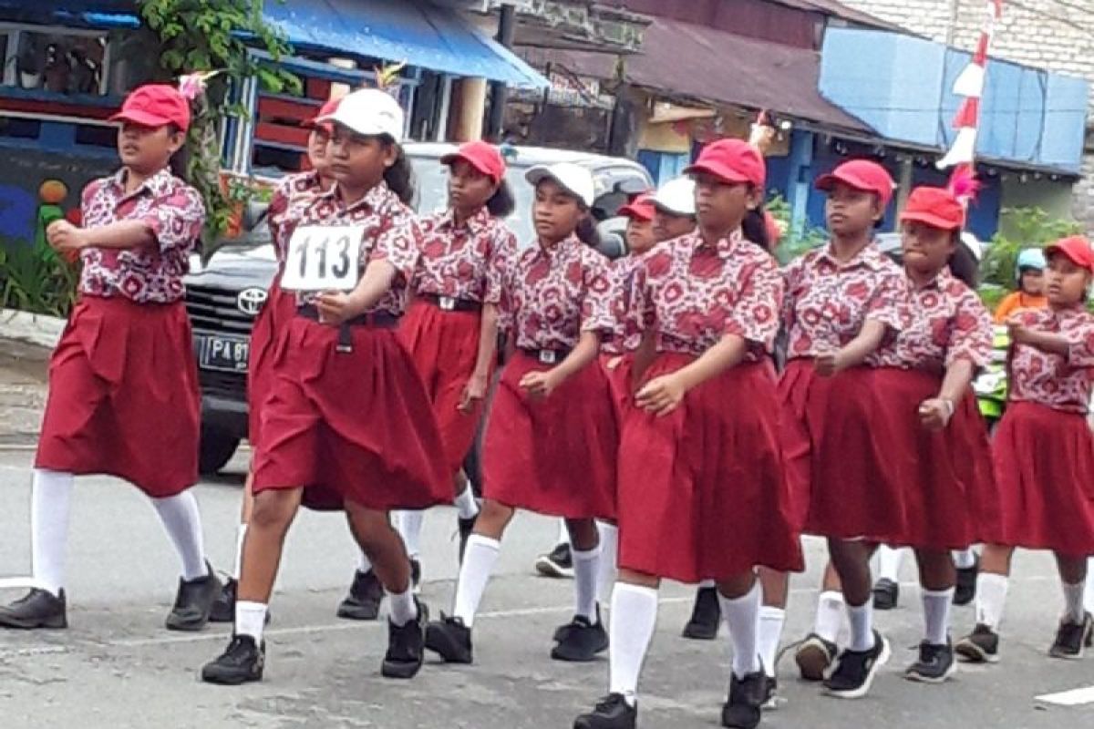 Sebanyak 7.500 pelajar di Biak Numfor mengikuti lomba gerak jalan HUT RI