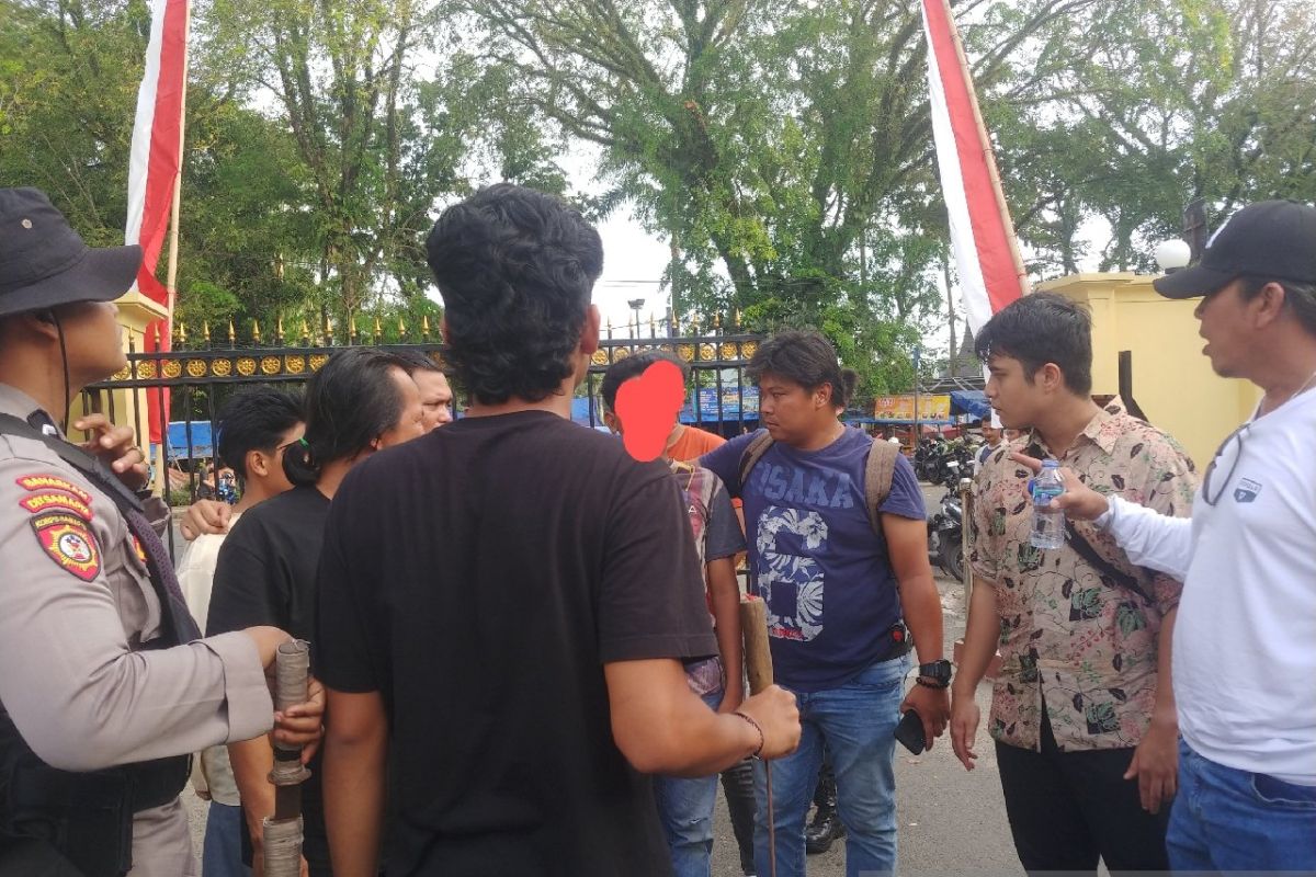 Polresta Padang gagalkan aksi tawuran gunakan sajam