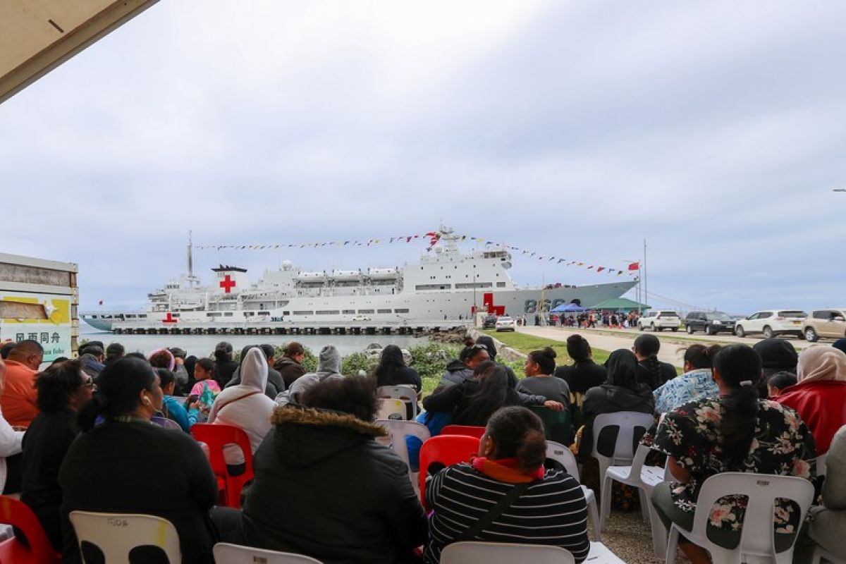 Kapal rumah sakit China "Peace Ark" berikan bantuan medis di Tonga