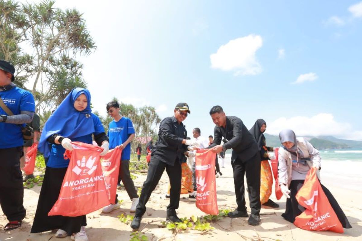 Pemkab Banyuwangi apresiasi relawan lingkungan aksi pungut sampah