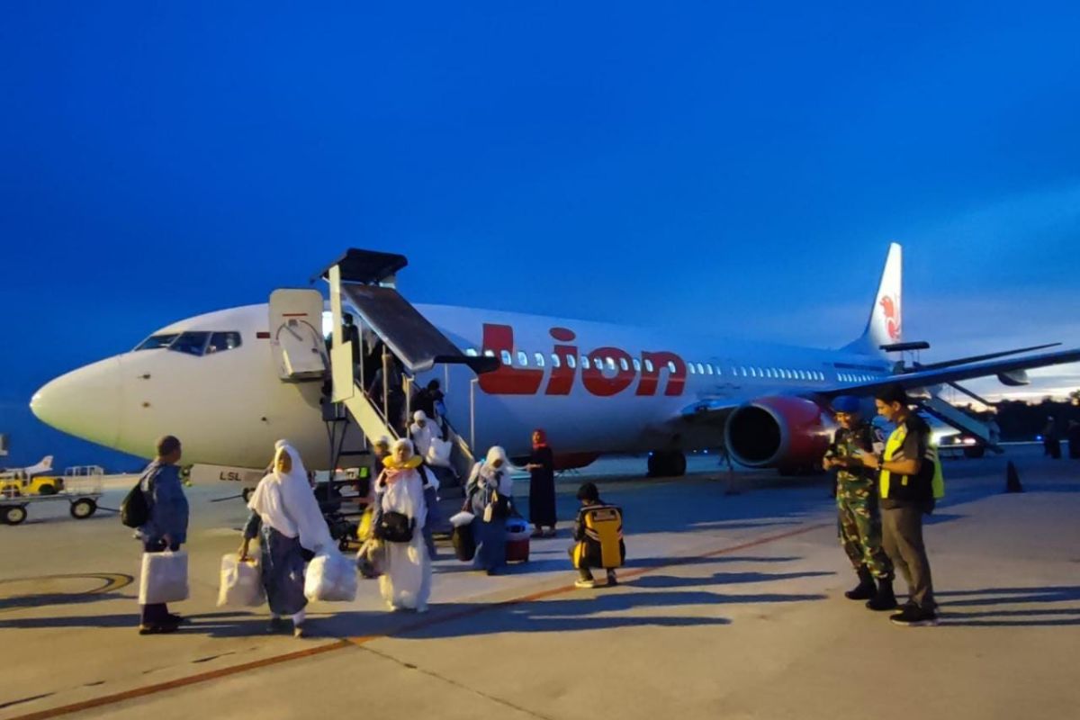 Seluruh jamaah haji asal Riau telah kembali vI Bandara Pekanbaru