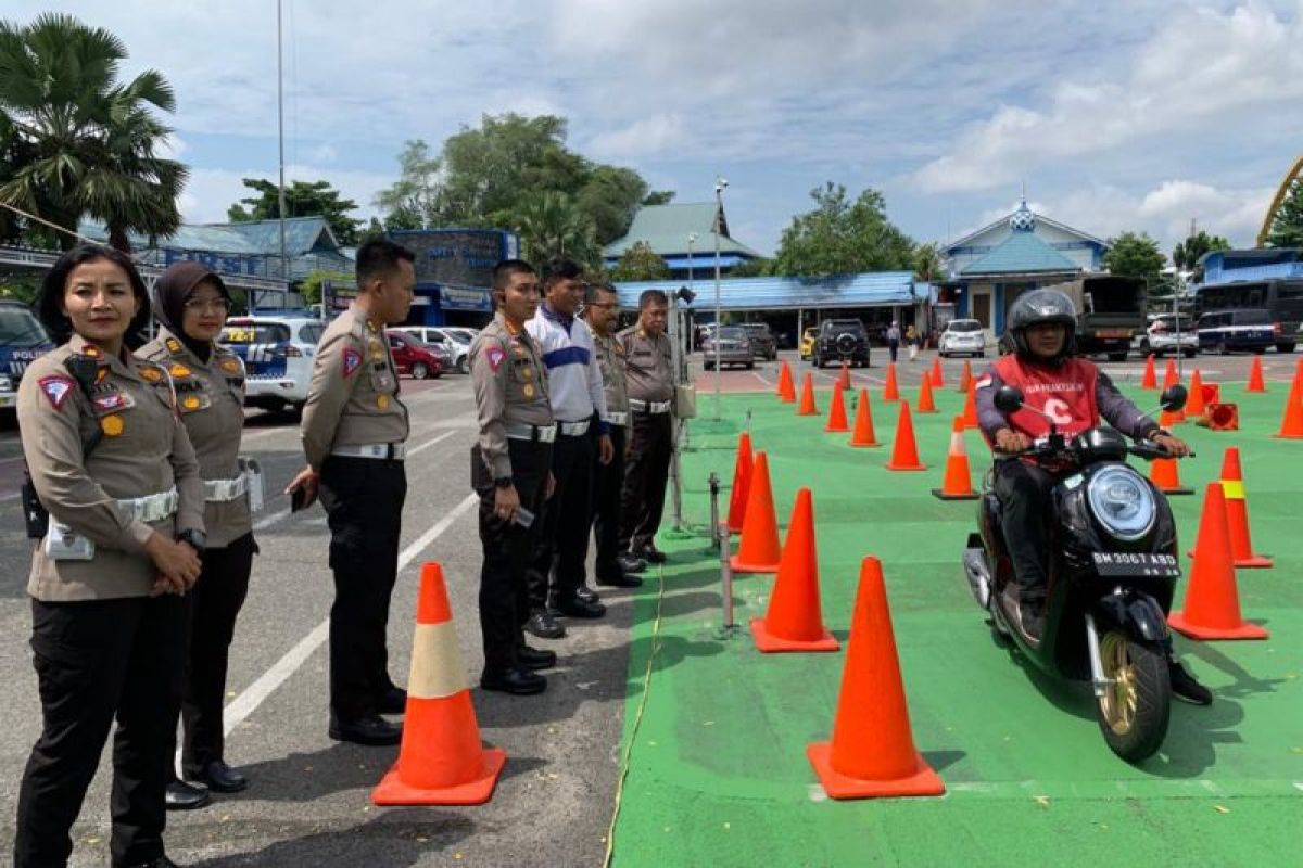 Polda Riau hapus manuver angka 8 dan zig-zag saat ujian pembuatan SIM