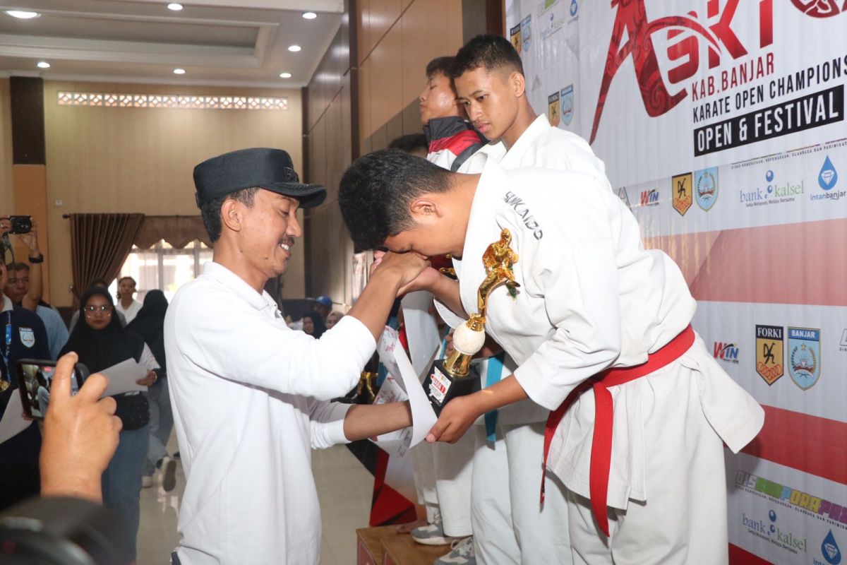 Ratusan karateka uji kemampuan di Bupati Banjar Cup