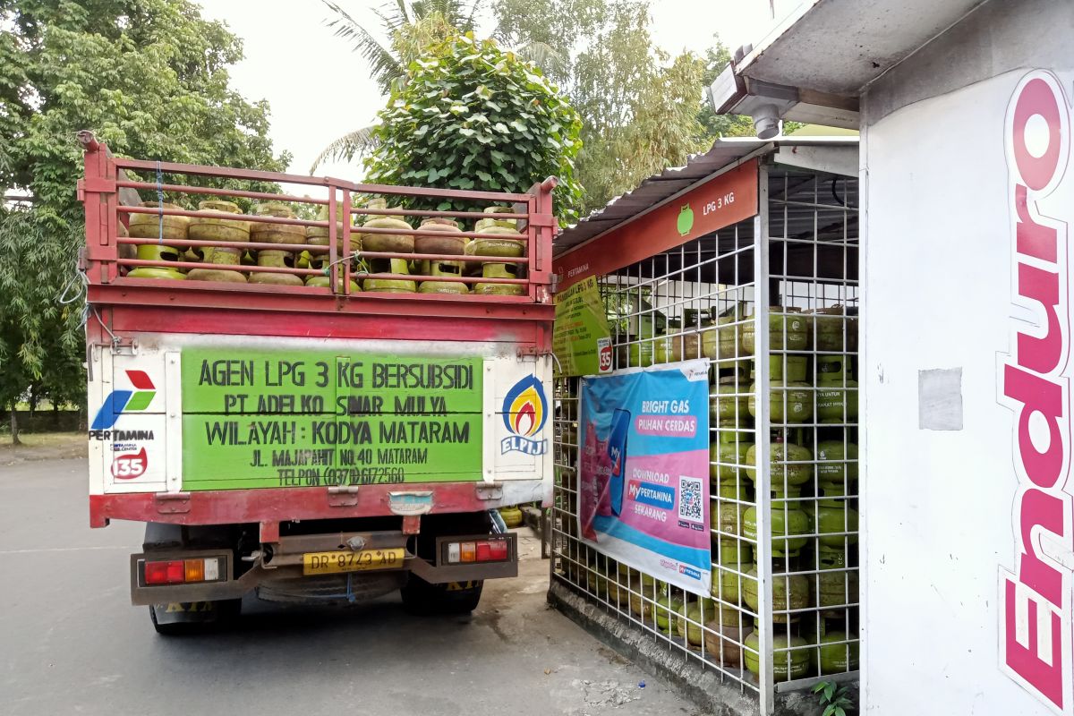 Disdag Mataram mengumpulkan agen elpiji 3 kilogram antisipasi kelangkaan