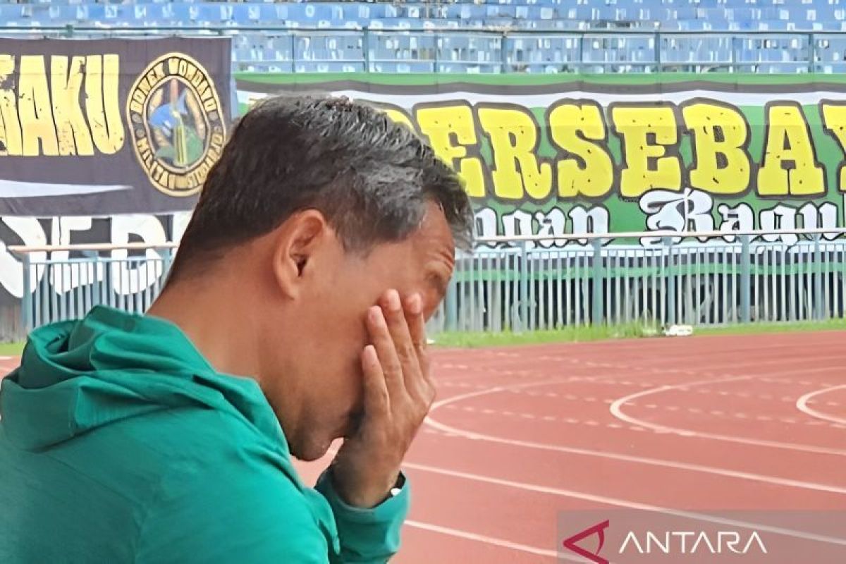 Pelatih Persebaya Aji Santoso diminta istirahat