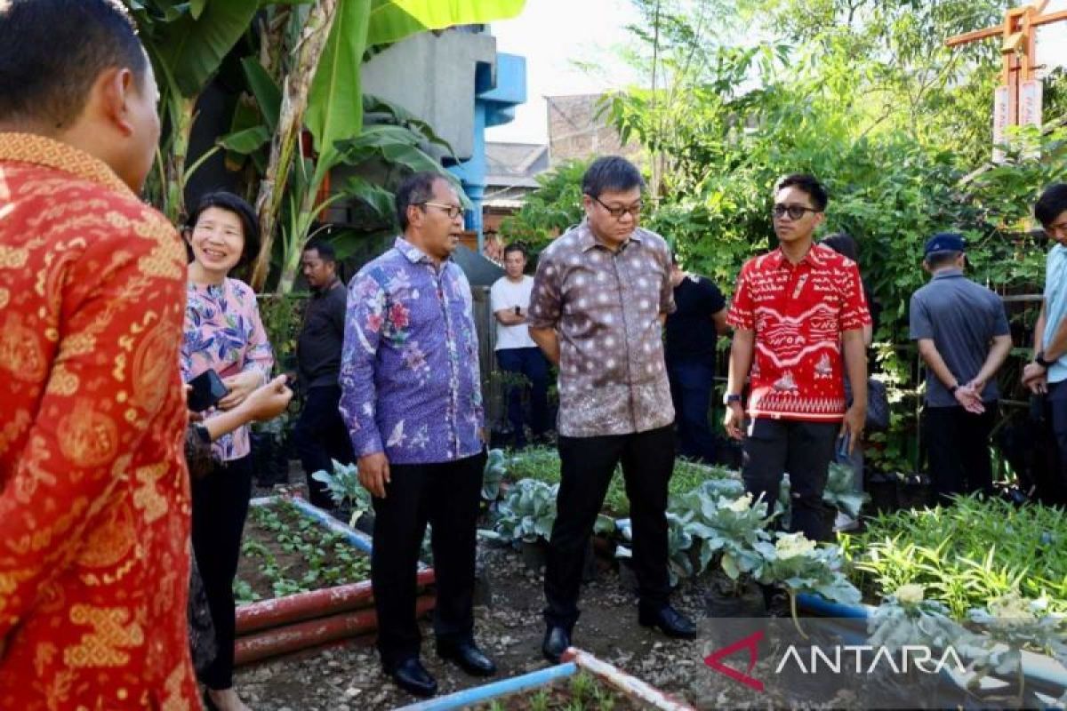 Dubes Singapura dapat pengalaman baru saat jelajahi Lorong Wisata Zurich di Makassar