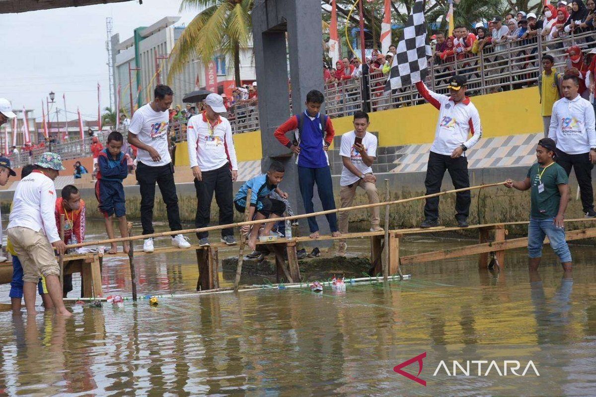 Lomba perahu tok-tok warnai semarak Kemerdekaan di Kota Kendari Sultra