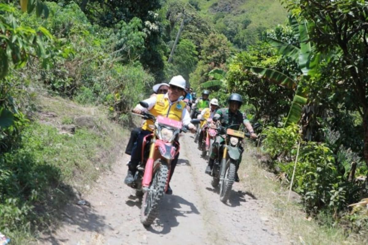 Jalan wisata Danau Toba lintas Tigaras dan Haranggaol diperbaiki