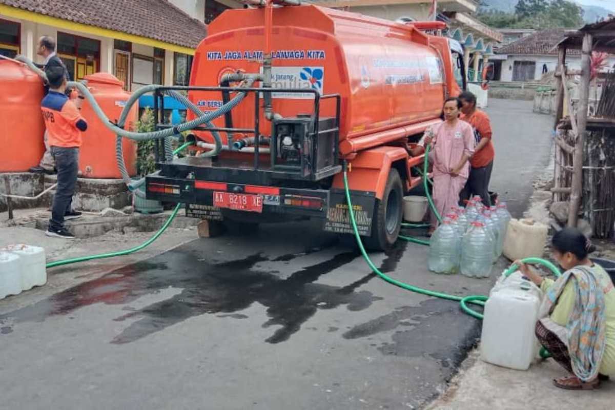 BPBD  Temanggung salurkan bantuan air bersih ke beberapa sekolah