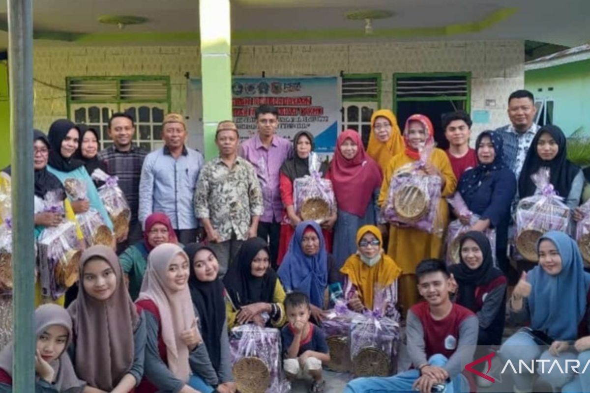 Perguruan Tinggi Gorontalo melatih UMKM kembangkan produk makanan