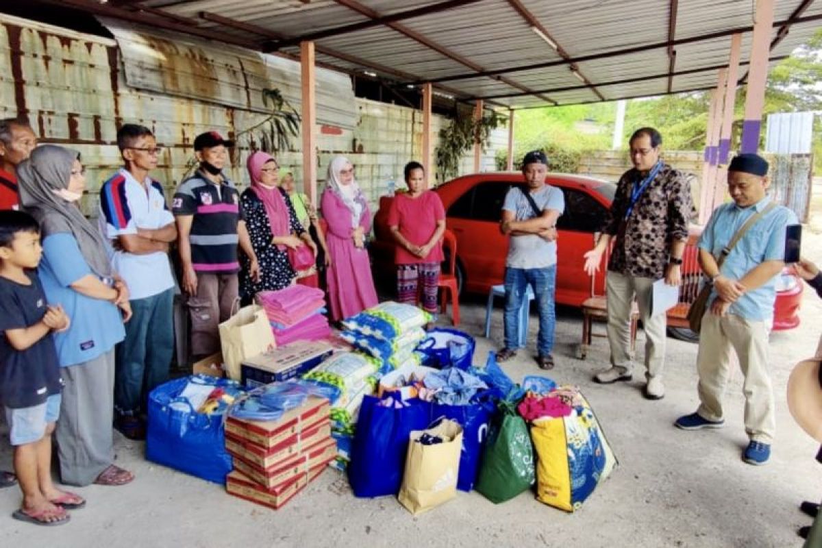 KBRI Kuala Lumpur salurkan bantuan WNI korban kebakaran Sungai Buloh