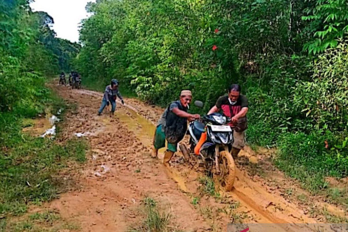 Ratusan jiwa terisolasi akibat jalan rusak di Kutai Barat