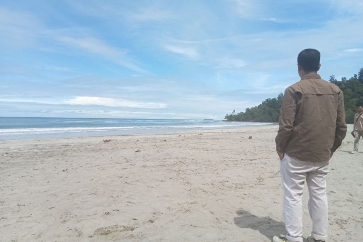 Pemkab Pasaman Barat bertahap bangun akses jalan menuju Pantai Sikabau