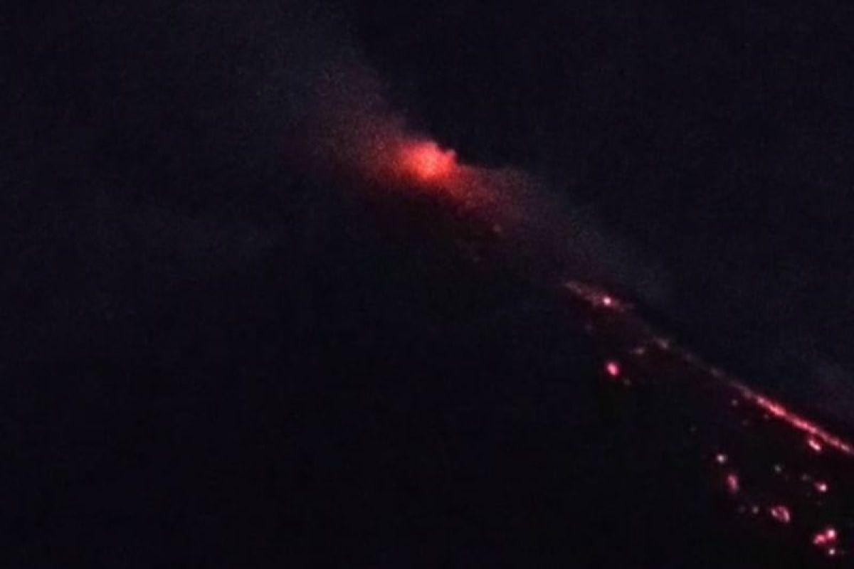 Pos PGA rekam 120 kali gempa guguran  Gunung Karangetang