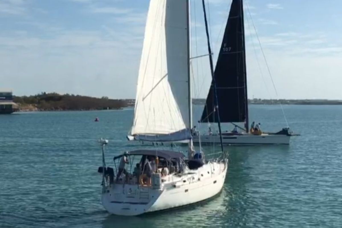 Delapan perahu layar SIDAYR  dilepas dari pantai Darwin menuju Ambon