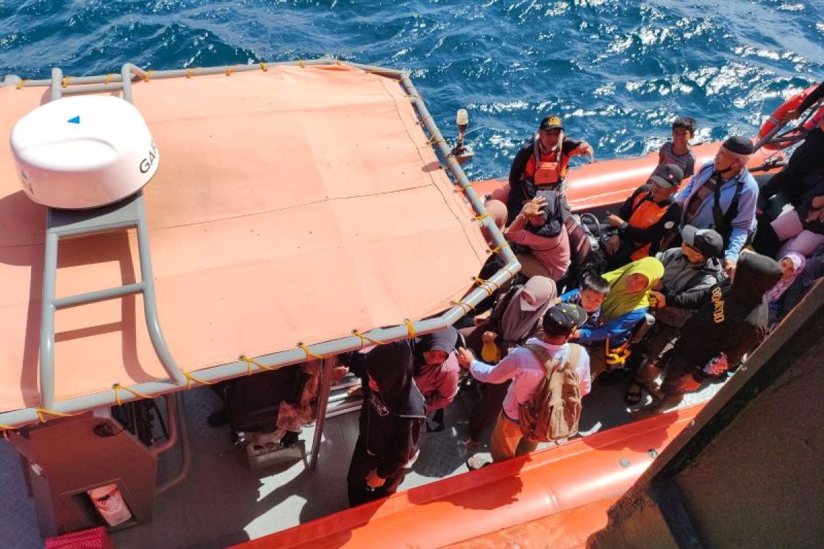 Baling-baling patah, Basarnas evakuasi kapal ambulans yang angkut 26 penumpang