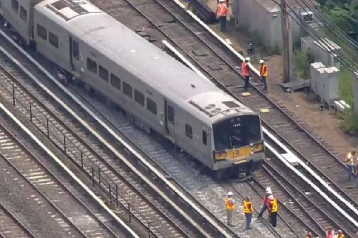 Kereta penumpang tergelincir di New York sebabkan 13 orang luka-luka