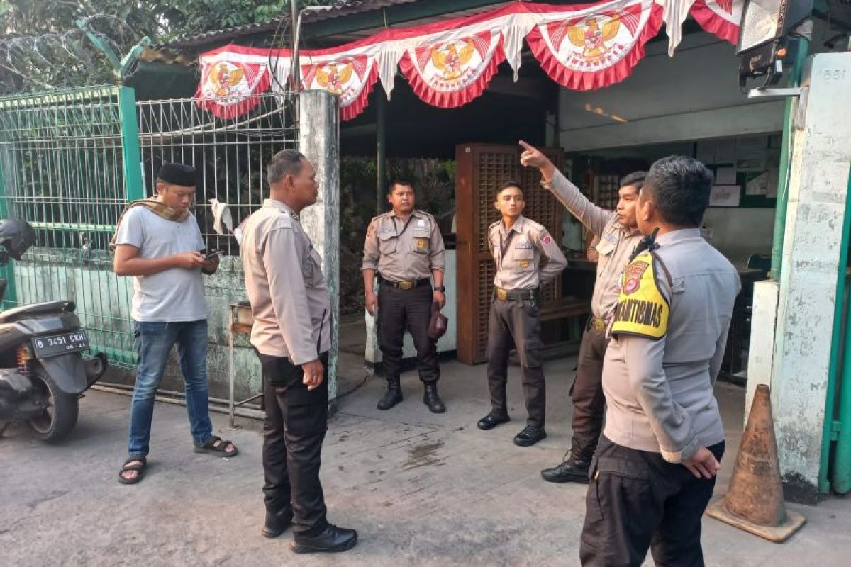 Seorang pemuda jadi korban pembacokan oleh gangster di Tangerang