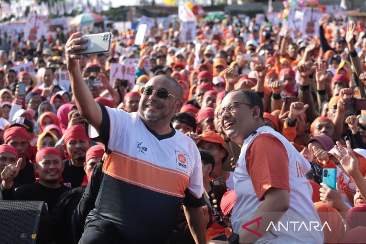 Ribuan Kader PKS hadiri apel siaga bersama Anies Baswedan di Padang