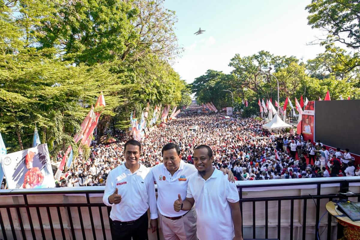 Prabowo hadiri jalan sehat anti mager di Sulsel