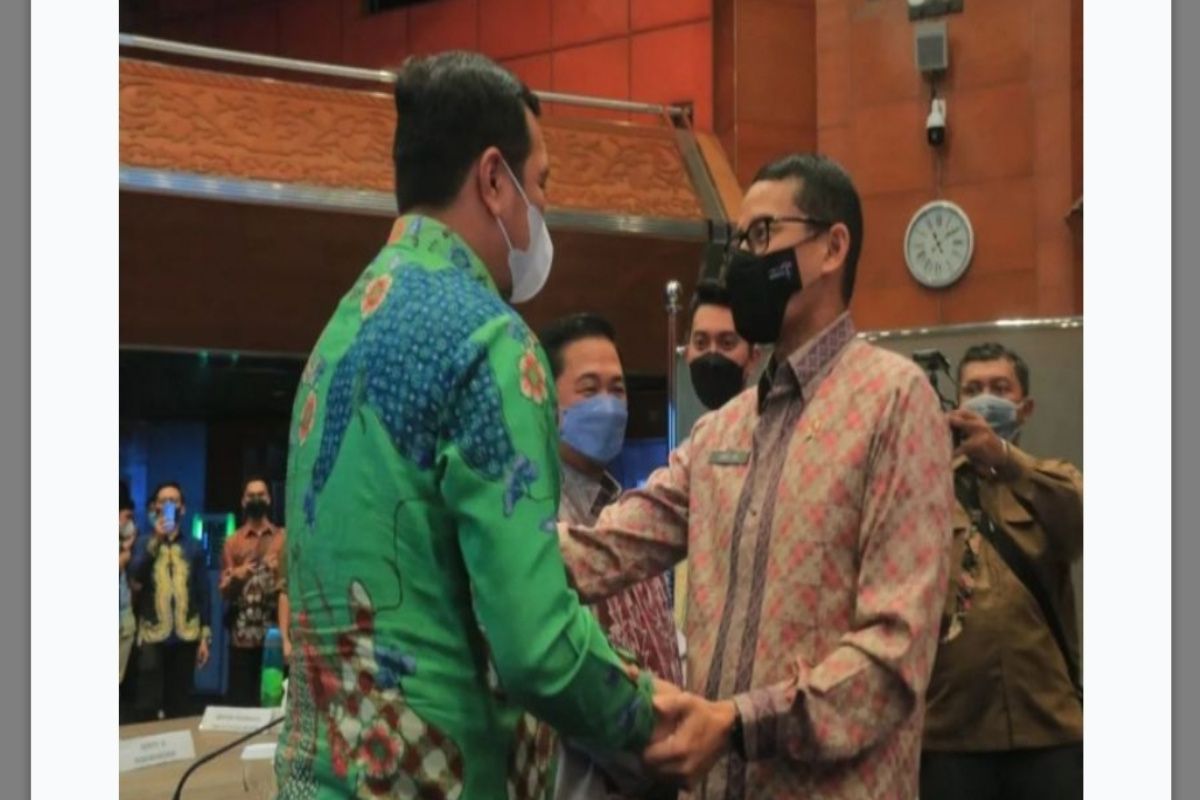 Minister Uno lauds Banjarbaru Mayor as inspirational young leader