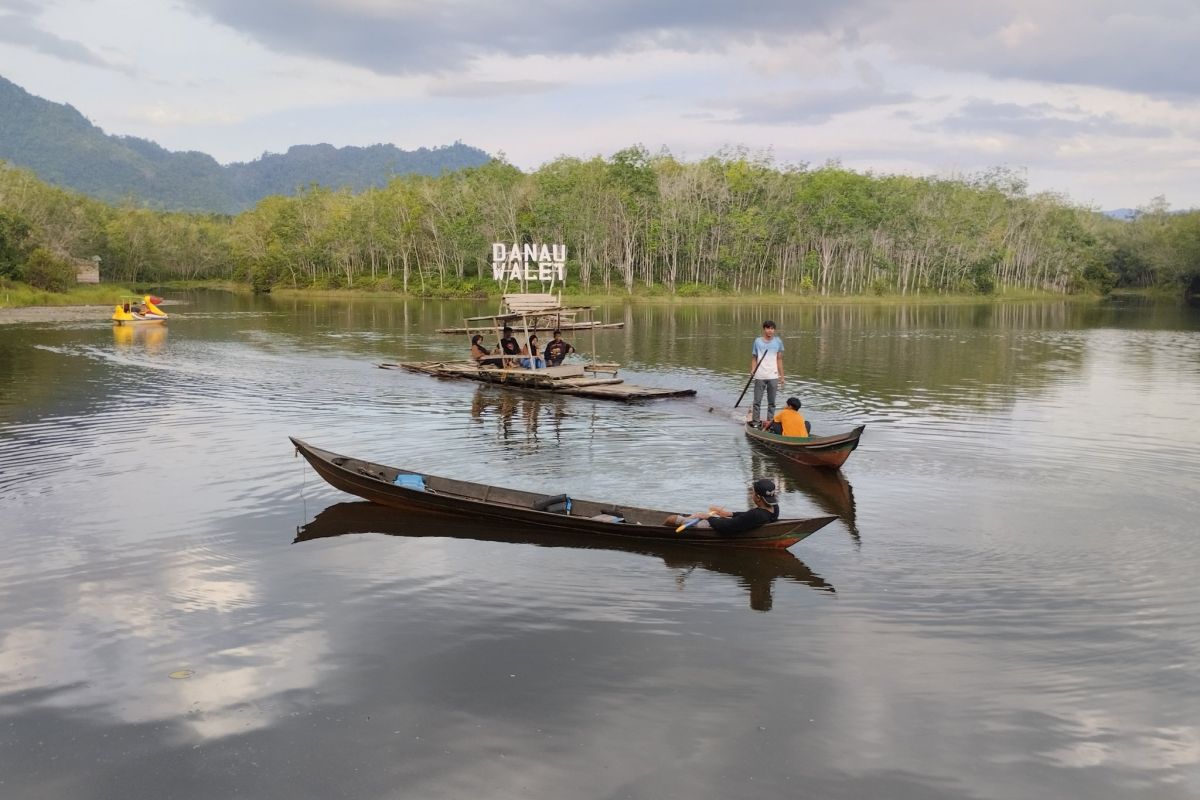 Pengelolaan wisata Danau Walet Jaro kolaborasi dua desa