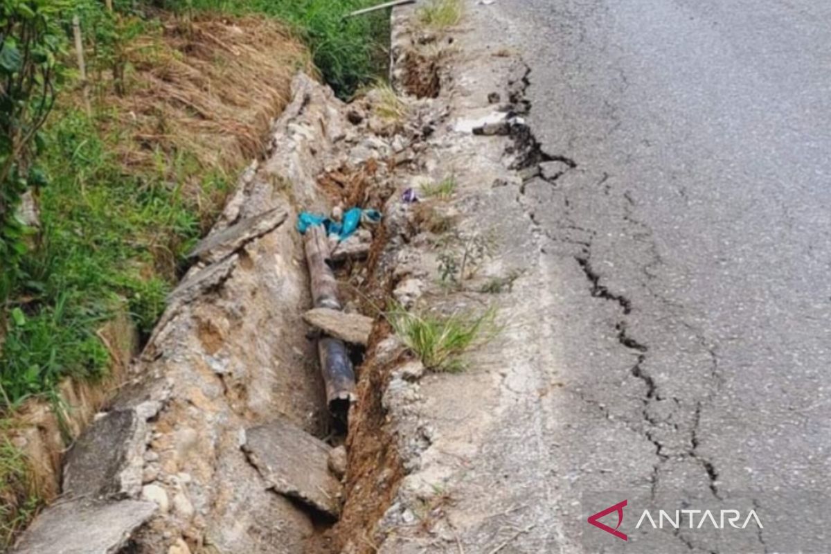 Warga Gampong Masjid Abdya keluhkan jalan rusak akibat lintasan truck proyek