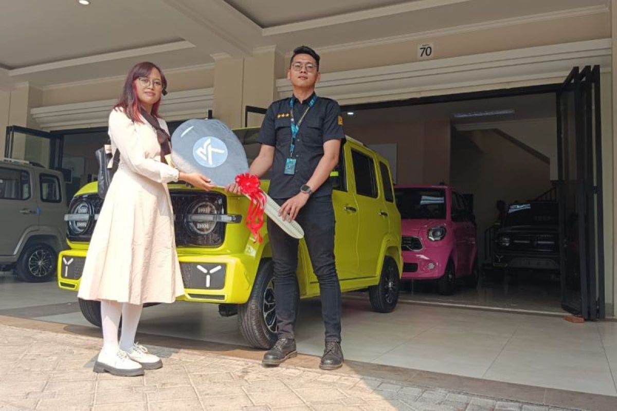 Kurnia Motors mulai distribusikan mobil listrik ke konsumen