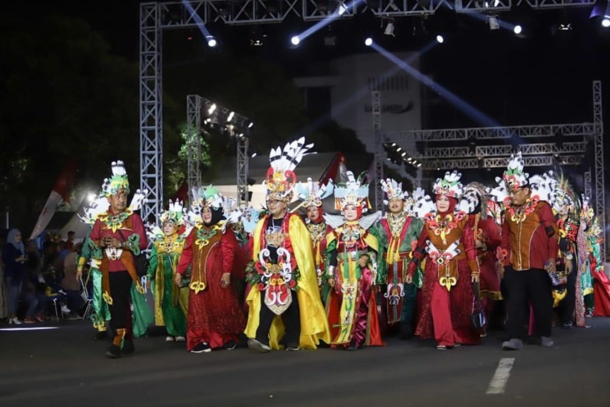 Defile IKN dan JFC for Democration spesial di malam puncak Grand Carnival