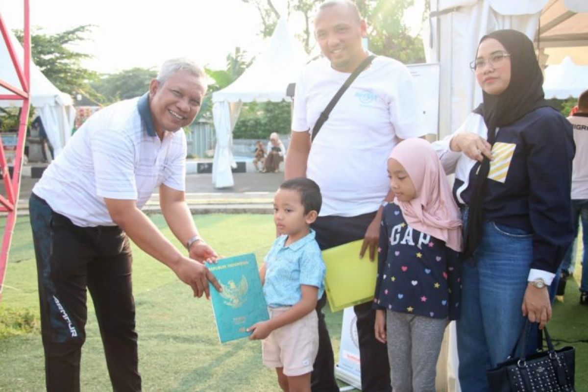 Kemenkumham Banten bagi paspor gratis di Legal Expo