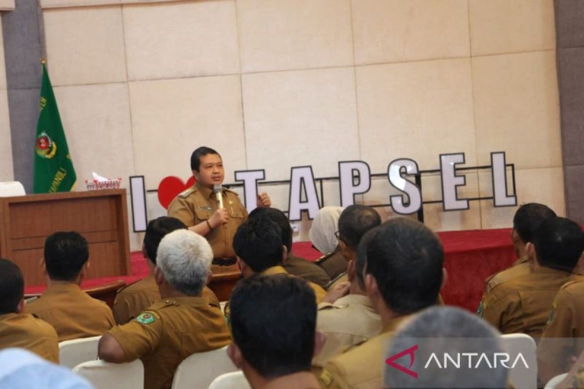 Kepada para kades, Bupati Tapsel: Laksanakan tugas sesuai regulasi