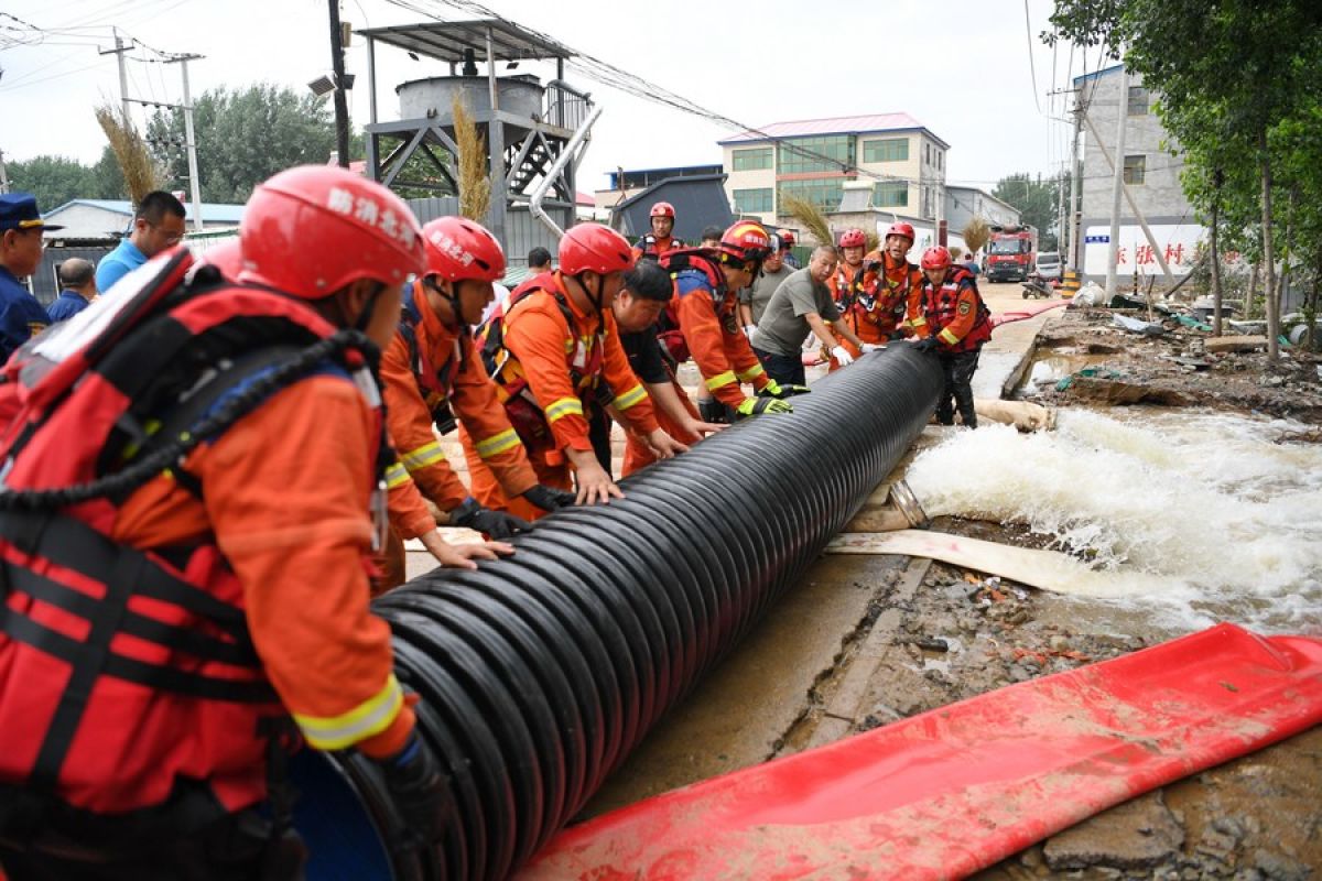 Warga terdampak banjir di China utara secara bertahap kembali ke rumah