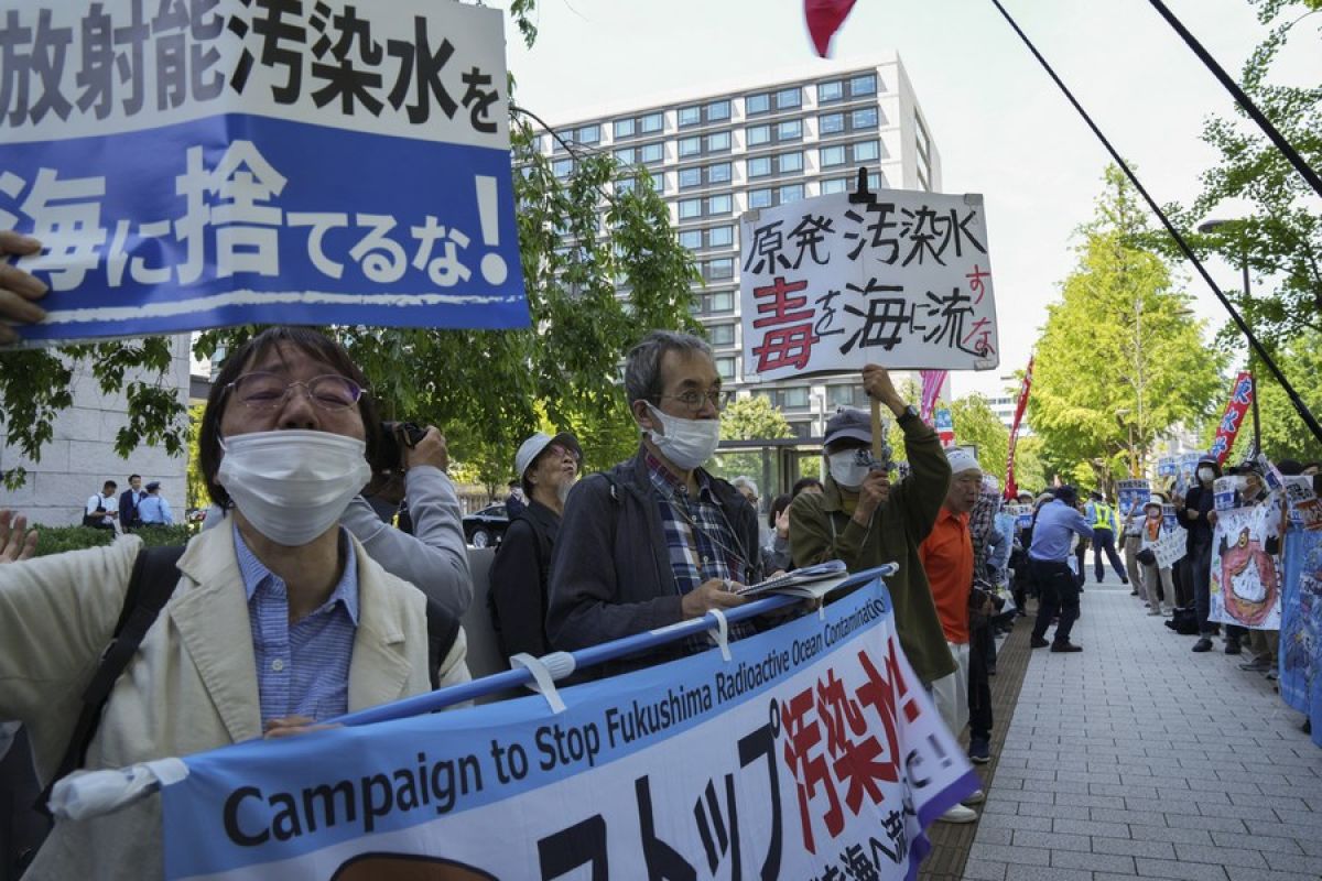 Jepang pertimbangkan buang air limbah nuklir Fukushima akhir Agustus