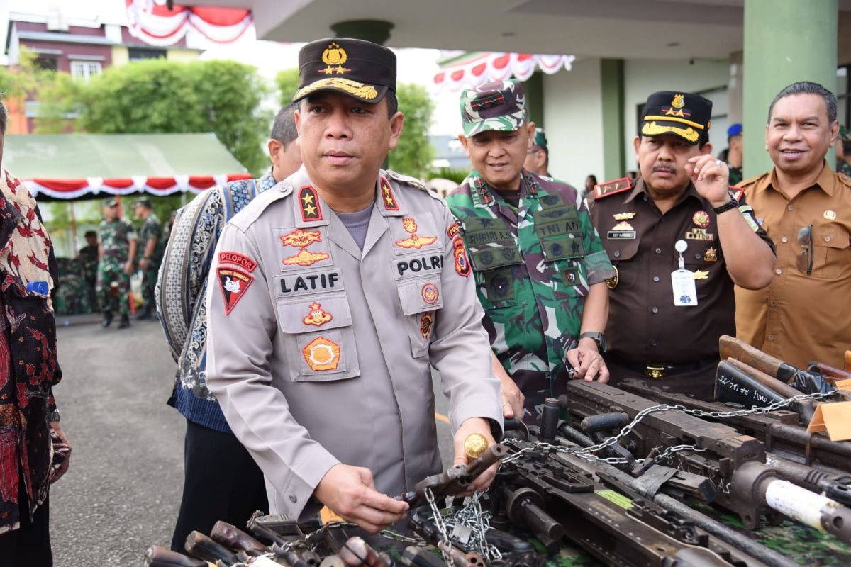 Kapolda Maluku : masyarakat aman kalau tidak simpan senpi ilegal