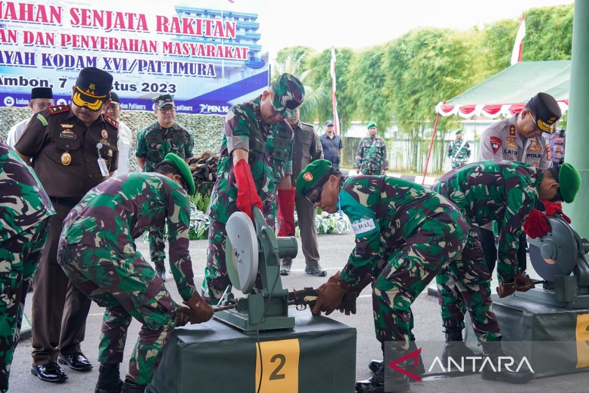 Kodam XVI/Pattimura musnahkan 723 senjata api sisa konflik Maluku